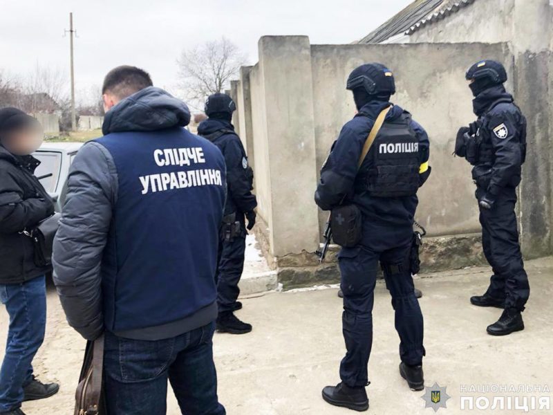 На Миколаївщині поліцейські затримали двох вознесенців, які вимагали неіснуючий борг у $1,5 тис (ФОТО)