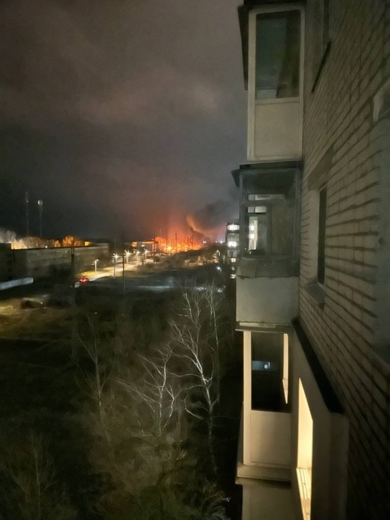 ОНОВЛЕНО. В Бердянську на аеродромі вибухи і пожежа (ФОТО, ВІДЕО) 1