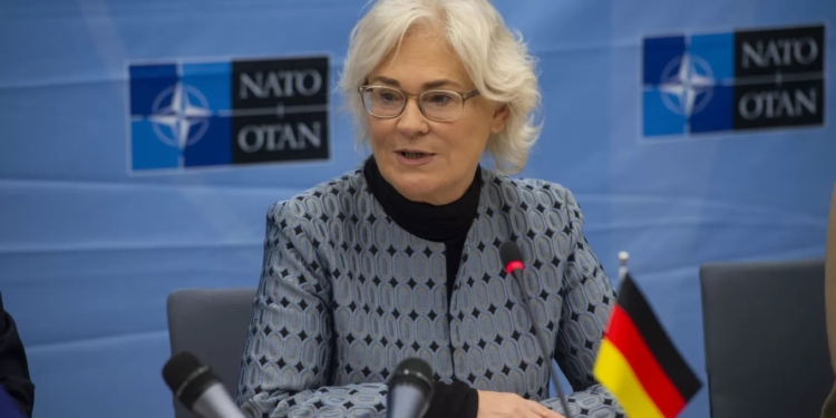 Міністр оборони Німеччині пішла у відставку за власним бажанням – ЗМІ