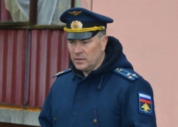 Ось цей виродок: Олег Тімошин, який віддав наказ нанести ракетний удар по будинку в Дніпрі, півроку тому віддав наказ випустити таку ж ракету по ТРЦ в Кременчуці