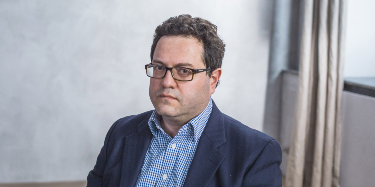 «Зараз Україна – це точка, в якій усе сконцентровано» – міжнародний редактор “The Economist” Аркадій Островський