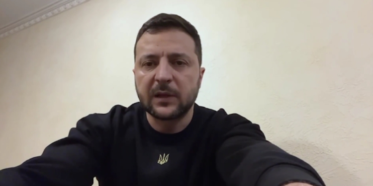 «Рятувальна операція в Дніпрі триватиме стільки, скільки буде хоч найменший шанс врятувати життя» – звернення Зеленського (ВІДЕО)