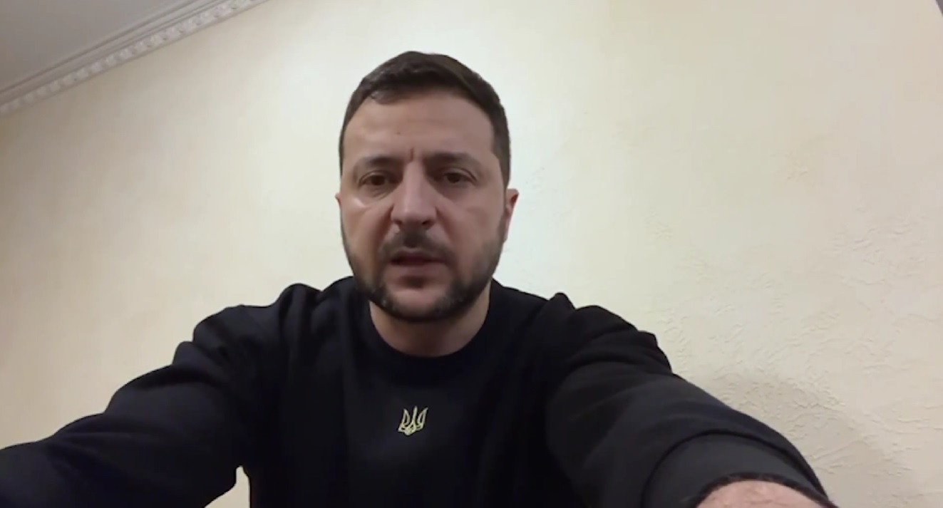 «Рятувальна операція в Дніпрі триватиме стільки, скільки буде хоч найменший шанс врятувати життя» – звернення Зеленського (ВІДЕО)