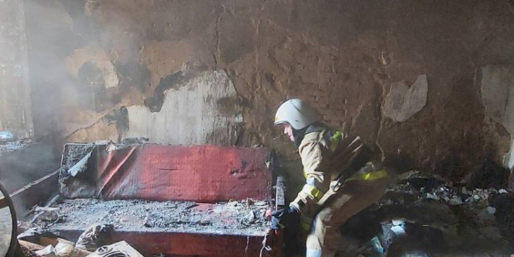 За добу на Миколаївщині рятувальники загасили 3 пожежі в житлі та одну – вантажівки