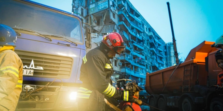 Кількість жертв російської ракети в Дніпрі збільшилась до 36 осіб