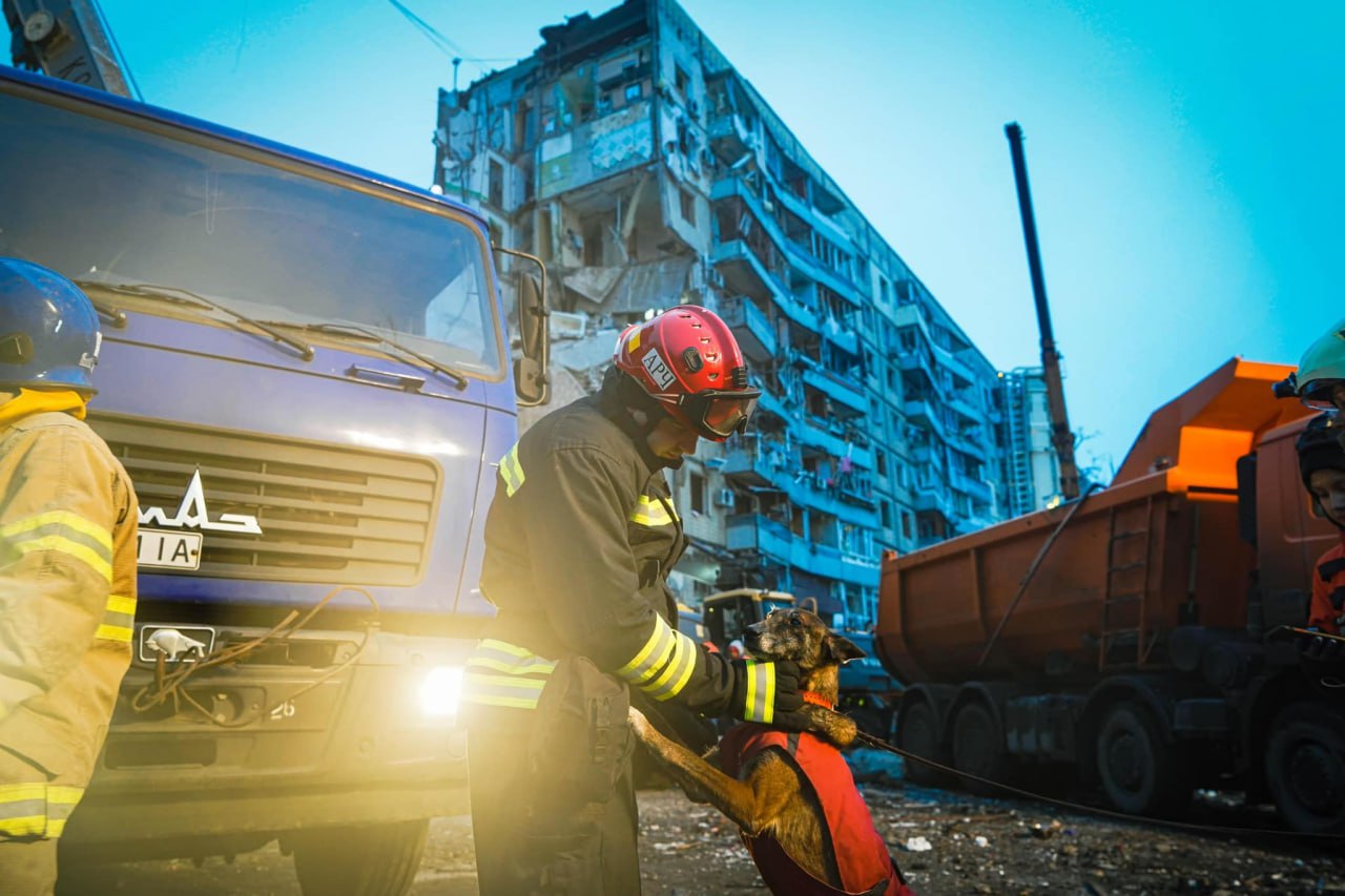 Кількість жертв російської ракети в Дніпрі збільшилась до 36 осіб