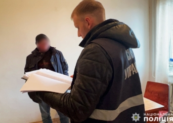 На Миколаївщині керівник держпідприємства вимагав хабар у $5 тис. та зберігав вдома гранату (ФОТО, ВІДЕО)