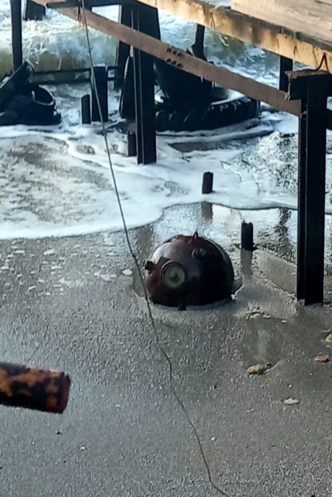 Чергову російську морську міну винесло на один з пляжів Одещини – її контрольовано знищили (ФОТО) 1