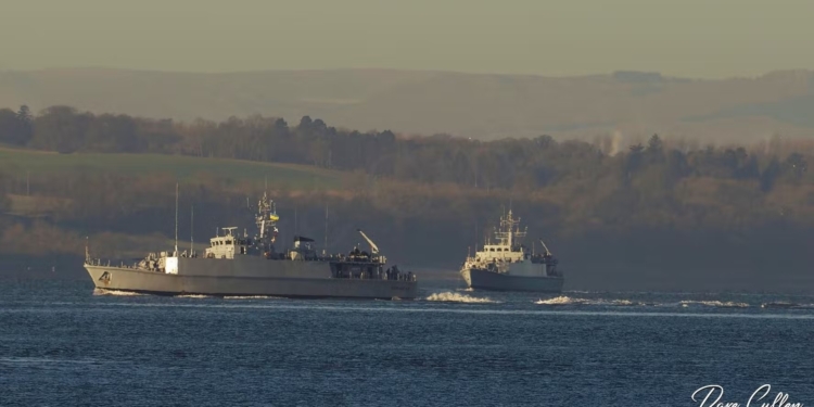 Два колишніх британських тральщики вийшли в море біля берегів Шотландії під українським прапором