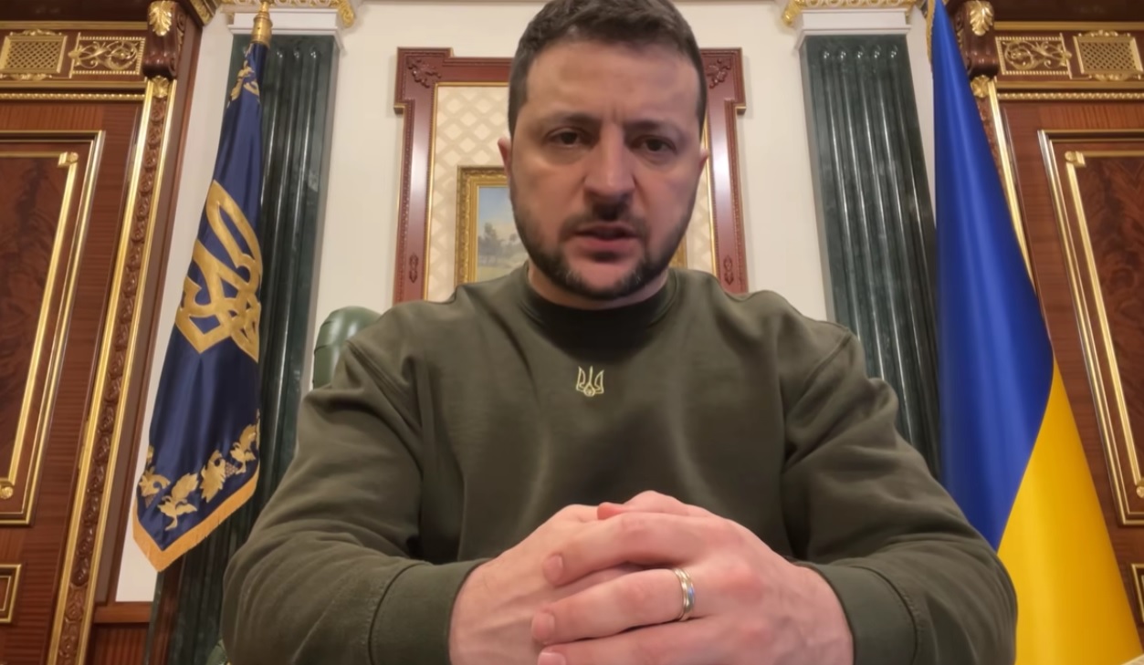 «Ми знаємо і пам’ятаємо, що байдужість убиває разом з ненавистю» – звернення Зеленського в День пам’яті жертв Голокосту (ВІДЕО)