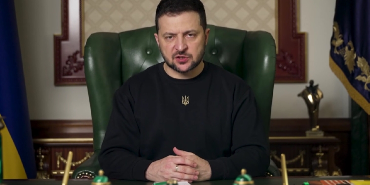 «Росія мобілізує тих, кого хоче кинути вмирати. Ми мобілізуємо цивілізований світ. Заради життя» – звернення Зеленського (ВІДЕО)