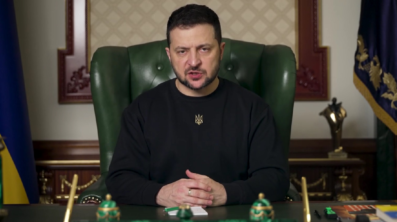 «Росія мобілізує тих, кого хоче кинути вмирати. Ми мобілізуємо цивілізований світ. Заради життя» – звернення Зеленського (ВІДЕО)