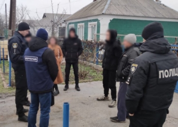 На Миколаївщині шахраї ошукали військових та волонтерів: продавали неіснуючу військову форму та генератори