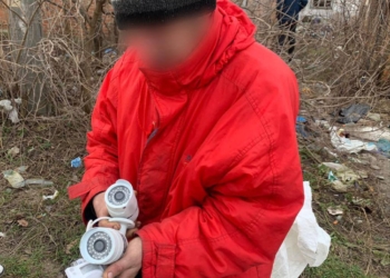 У Первомайську на Миколаївщині чоловік викрав засоби спостереження з багатоповерхівки