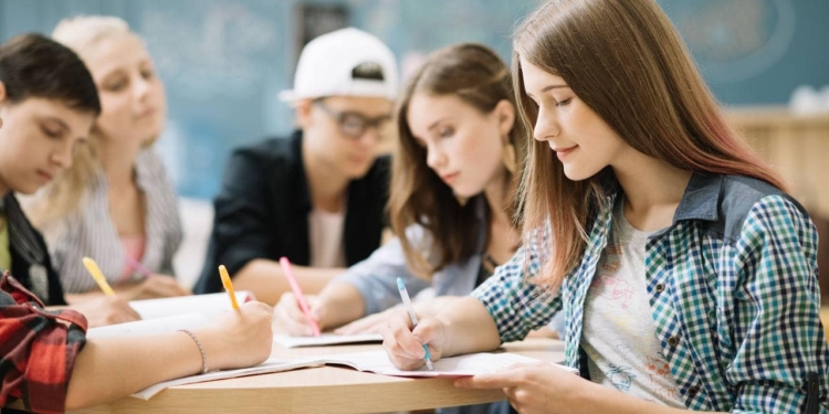 Цьогоріч абітурієнти з ТОТ вступатимуть до вишів дистанційно