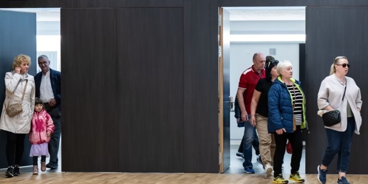 Українські біженці в Швейцарії хочуть працювати більше