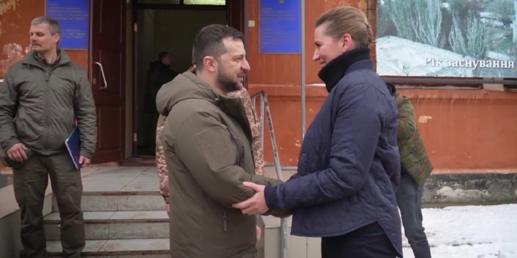 Президент України і прем’єр Данії відвідали поранених в шпиталі в Миколаєві (ВІДЕО)