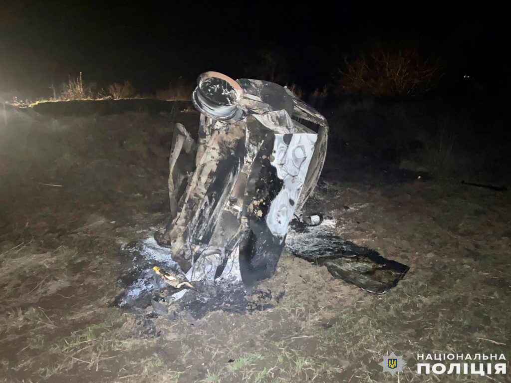 В ДТП на Миколаївщині травмувався водій, автівка згоріла (ФОТО) 1