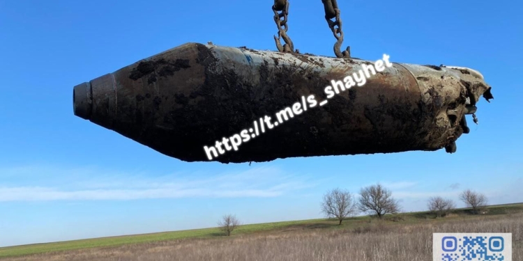 На Миколаївщині виявили ФАБ-250, скинуту росіянами на мирних мешканців, – на щастя, вона не розірвалась (ВІДЕО)