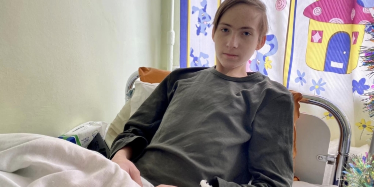 «Нога була вже синя і холодна»: лікарі Охматдиту врятували ногу хлопчику з Херсону, який потрапив під обстріл росіян (ФОТО)