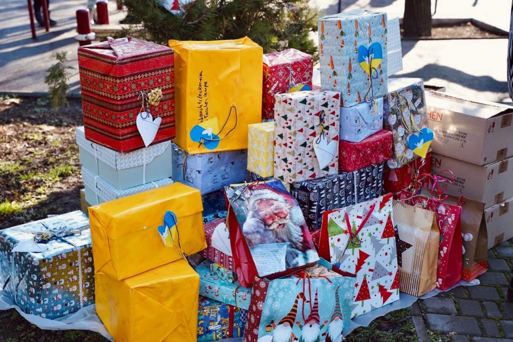 Допомогли друзі Миколаєва з-за кордону: близько 17 тисяч маленьких миколаївців отримали подарунки до свят (ФОТО) 1