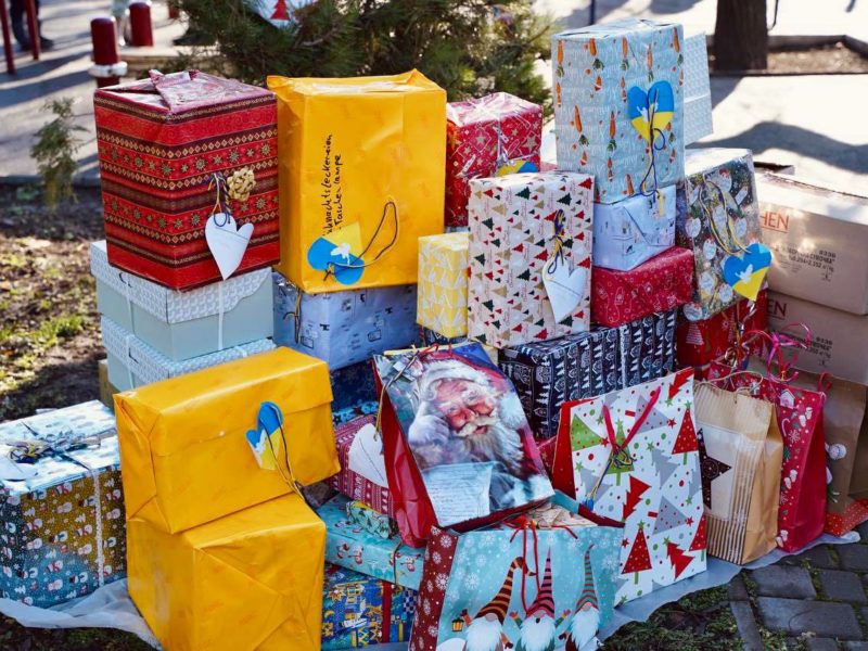 Допомогли друзі Миколаєва з-за кордону: близько 17 тисяч маленьких миколаївців отримали подарунки до свят (ФОТО)