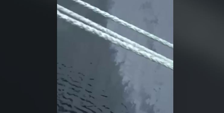 Рашисти обстріляли порт в Херсоні, поцілили в суда, є витік нафтопродуктів (ВІДЕО)