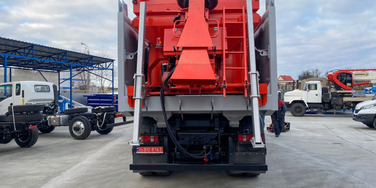 В Миколаївську область поїхав новий снігоприбирач українського виробництва (ФОТО)