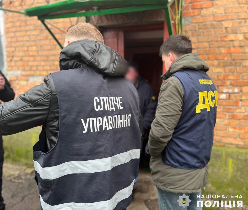 На Миколаївщині керівник держпідприємства вимагав хабар у $5 тис. та зберігав вдома гранату (ФОТО, ВІДЕО) 4