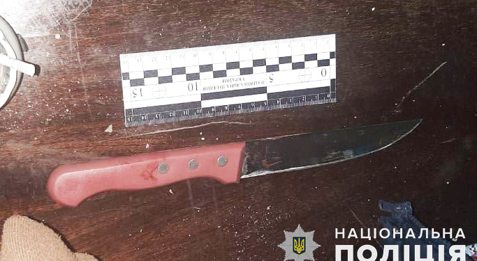 Миколаївські поліцейські затримали чоловіка, який наніс ножові поранення знайомому (ФОТО)