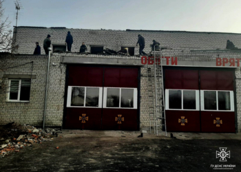 Наслідки обстрілу Очакова на Миколаївщині росіянами: ворог поцілив у житловий сектор і пожежну частину (ФОТО)