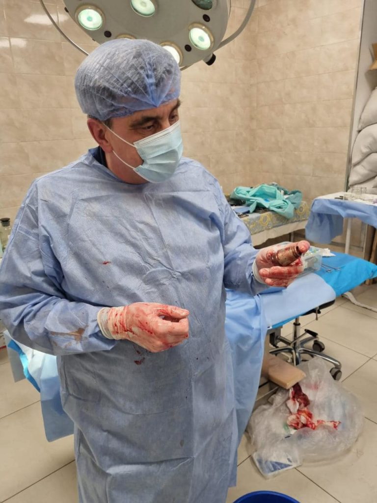 Операція в присутності саперів: військові лікарі видалили з області серця військового гранату ВОГ, яка не розірвалась (ФОТО) 3