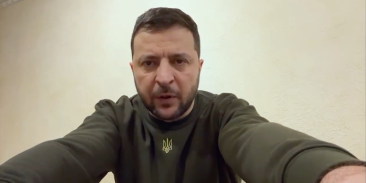 «Російські терористи як були жалюгідними, такими і зайшли в цей рік» – звернення Зеленського (ВІДЕО)