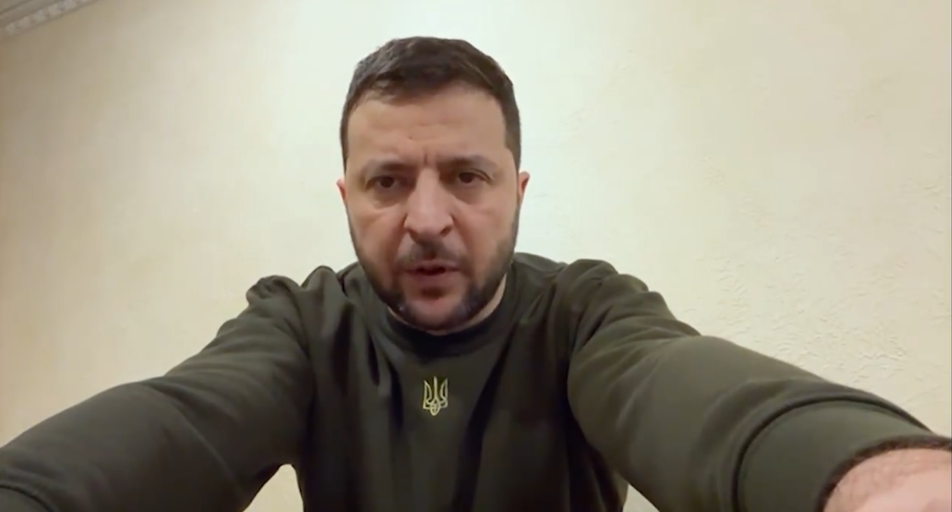 «Російські терористи як були жалюгідними, такими і зайшли в цей рік» – звернення Зеленського (ВІДЕО)