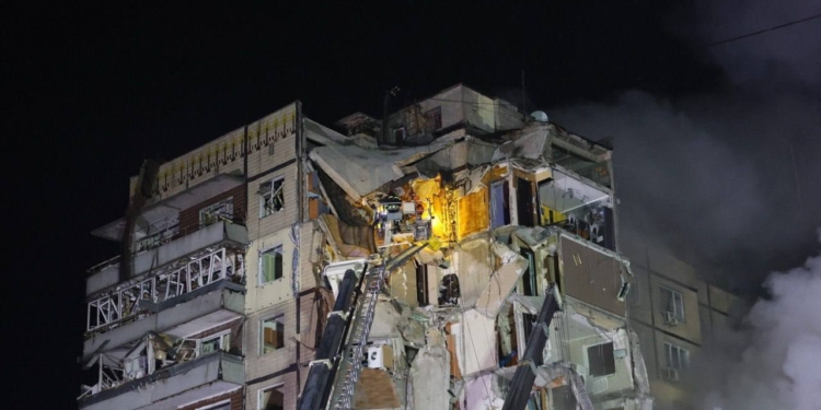 Кількість загиблих в зруйнованій російською ракетою багатоповерхівці в Дніпрі зросла до 9-ти. Серед них – 15-річна дівчина