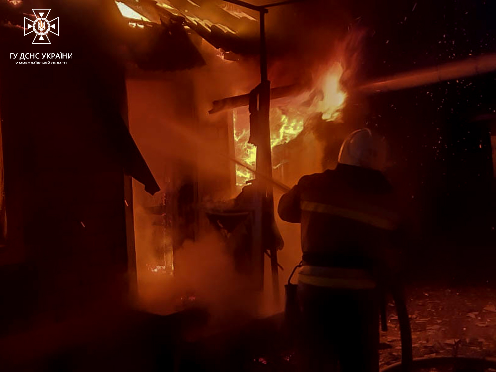 Дві пожежі в житлі і одна – транспортного засобу: що гасили рятувальники на Миколаївщині минулої доби (ФОТО) 3
