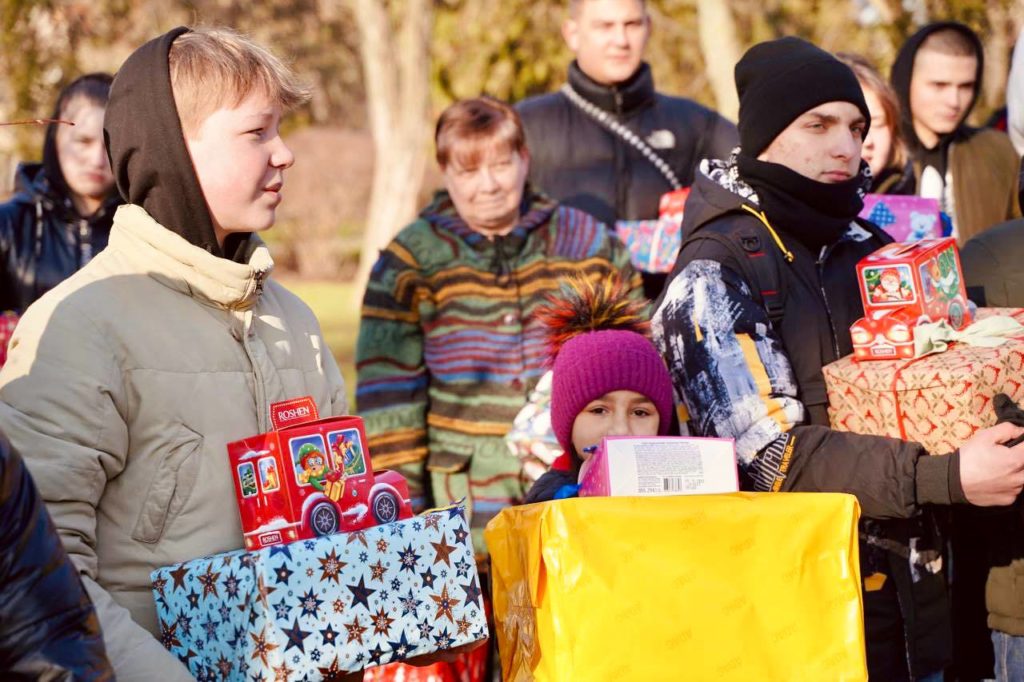 Допомогли друзі Миколаєва з-за кордону: близько 17 тисяч маленьких миколаївців отримали подарунки до свят (ФОТО) 5