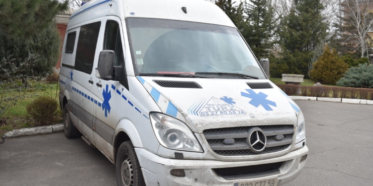 Пологовому будинку №1 в Миколаєві, який зараз надає і мобільну паліативну допомогу, благодійники передали «швидку» (ФОТО)