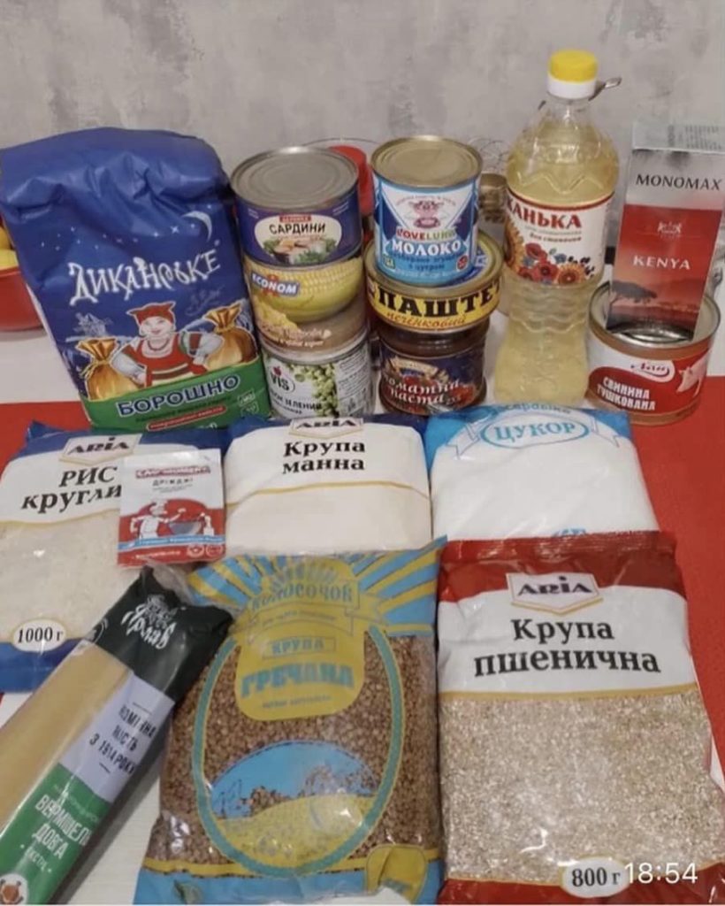 На Київщині донецький суддя прийшов по гуманітарку, а потім викликав поліцію, бо його сім'я такого не їсть (ФОТО) 9