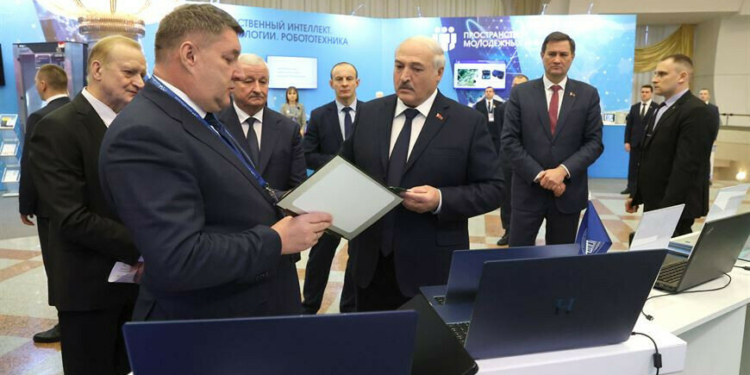 Не як зразок. Лукашенко заявив, що сприяв створенню штучного інтелекту