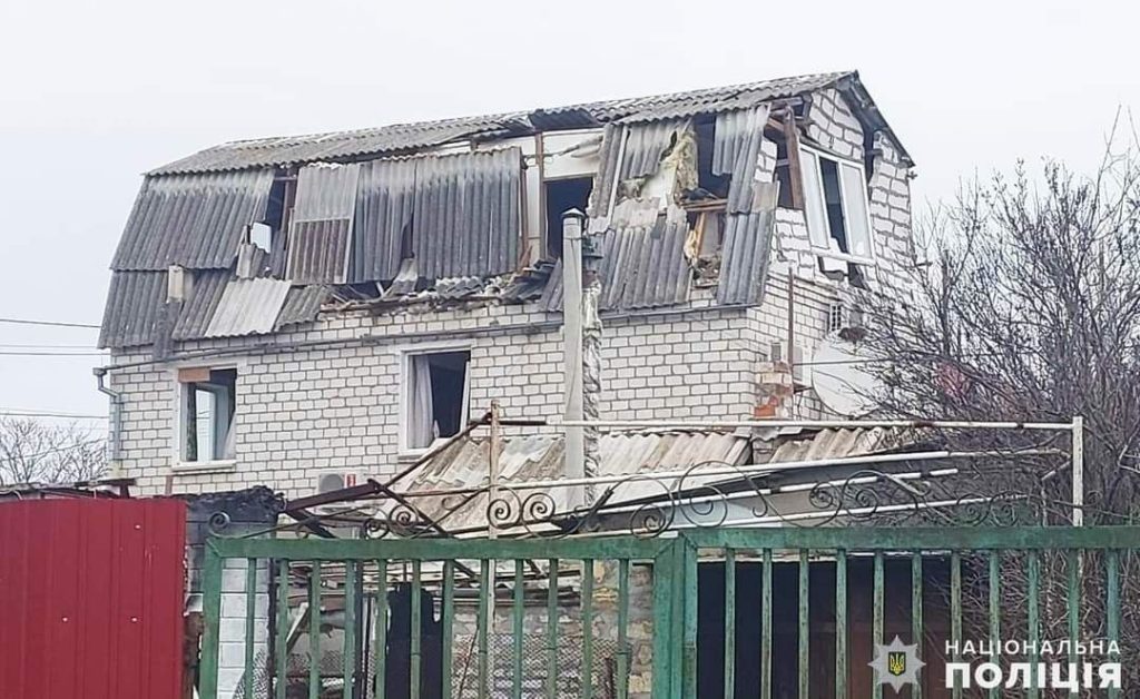 Поліція Миколаївщини зафіксувала в Очакові і сусідніх громадах понад 300 пошкоджених російськими обстрілами об’єктів житлової та цивільної інфраструктури (ФОТО) 7