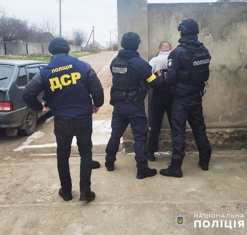 На Миколаївщині поліцейські затримали двох вознесенців, які вимагали неіснуючий борг у $1,5 тис (ФОТО) 7
