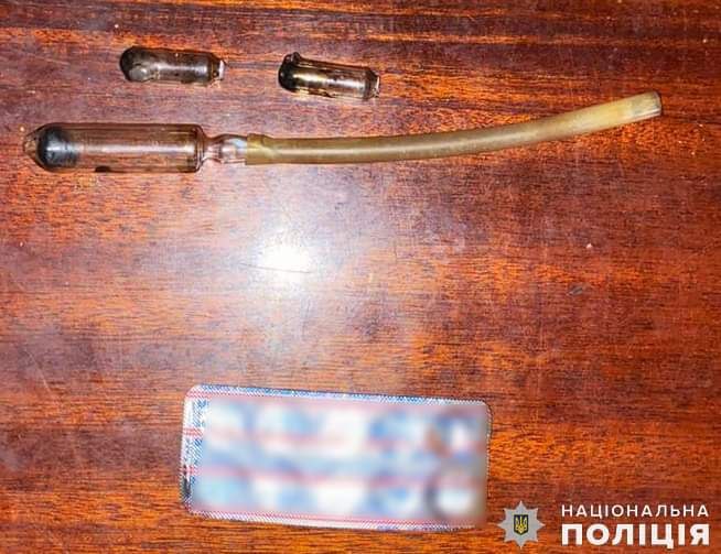 Збував нарковмісні речовини: у середмісті Миколаєва поліцейські затримали чоловіка (ФОТО) 9