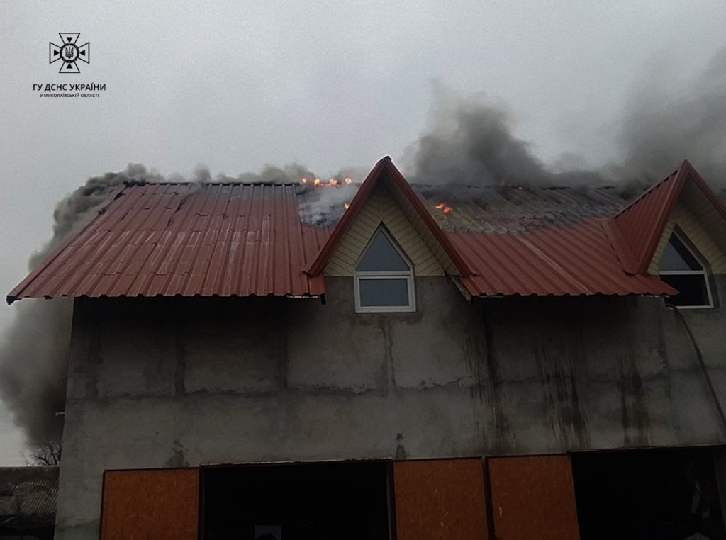 Пожежу молитовного будинку на Миколаївщині гасили 6 годин (ФОТО, ВІДЕО) 9