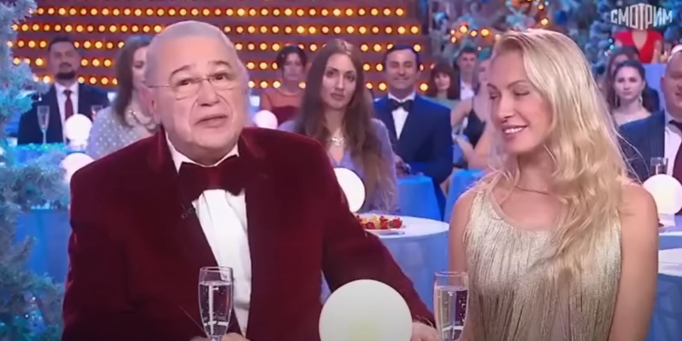 Гидкі жарти Петросяна і “бісогін”-Михалков. Що показували в новорічну ніч на росТБ
