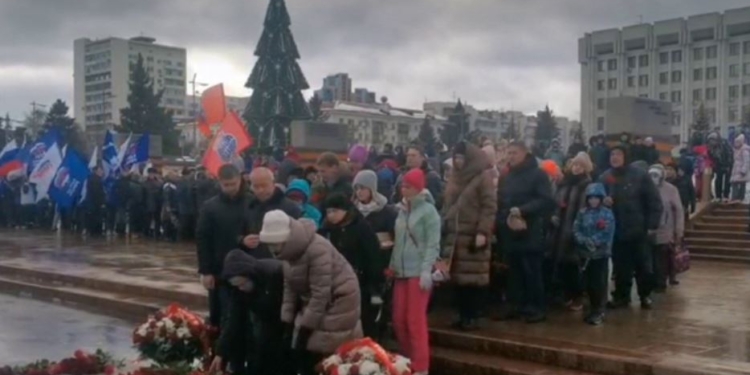 Після Макіївки. Вдови Росії вимагають масштабної мобілізації, а в Самарі ходять з прапорами (ВІДЕО)