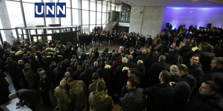 Перші особи держави та сотні інших людей прийшли попрощатися з керівництвом МВС (ФОТО)