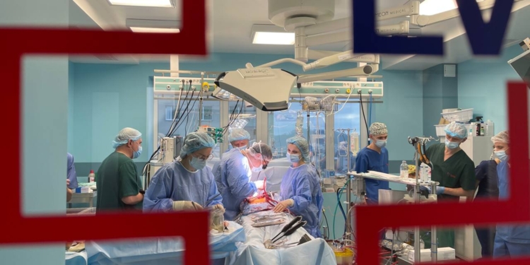 У Львові провели унікальну операцію з пересадки легень від посмертного донора: легені отримав ліквідатор аварії на ЧАЕС, який сам виховує сина (ФОТО)