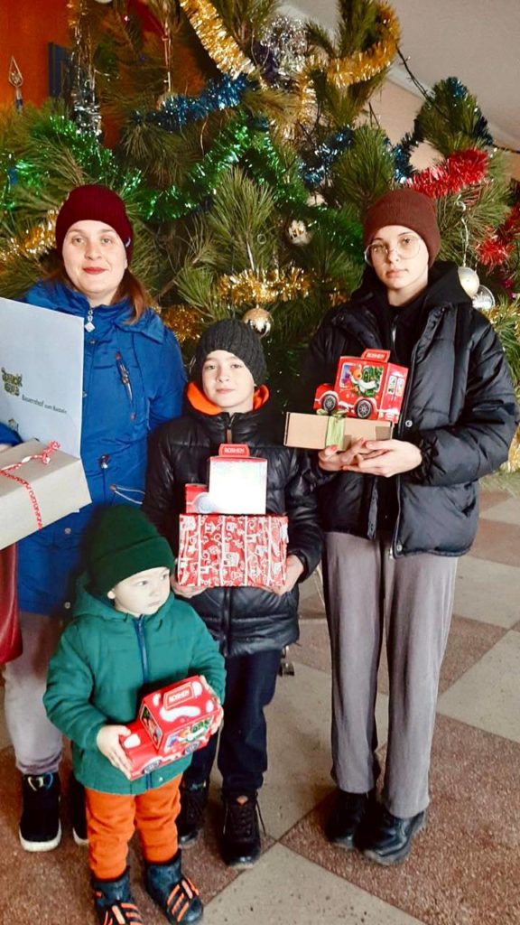 Допомогли друзі Миколаєва з-за кордону: близько 17 тисяч маленьких миколаївців отримали подарунки до свят (ФОТО) 13