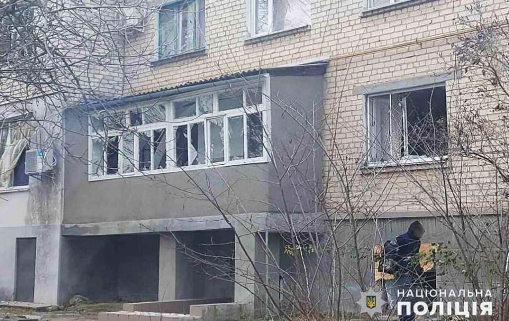 Поліція Миколаївщини зафіксувала в Очакові і сусідніх громадах понад 300 пошкоджених російськими обстрілами об’єктів житлової та цивільної інфраструктури (ФОТО) 13